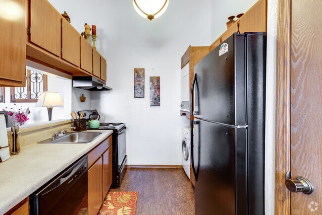 1BR, 1BA - 650SF