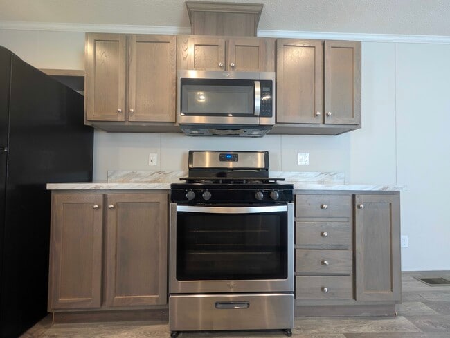 Photo - 16172 Frontenac Ave