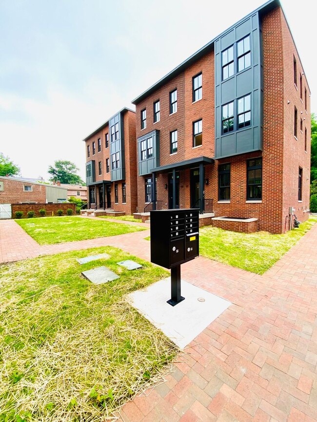 Building Photo - 117-117 Thornton Ln Unit 113 Thornton Lane