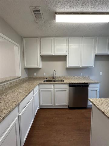 Photo - 7425 Kingswood Dr