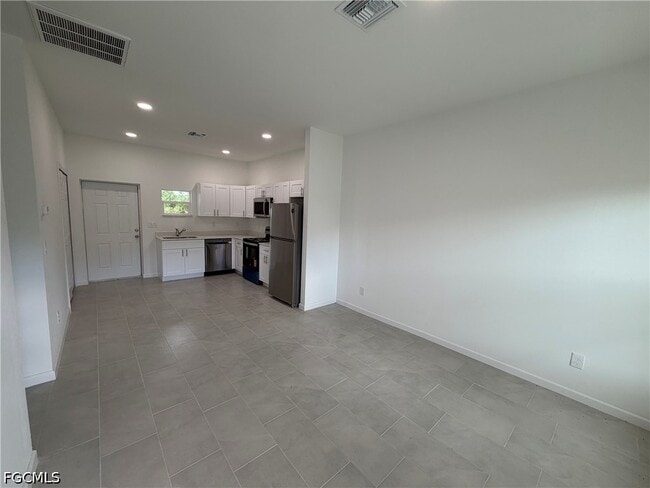 Photo - 1092 Norton Ave S