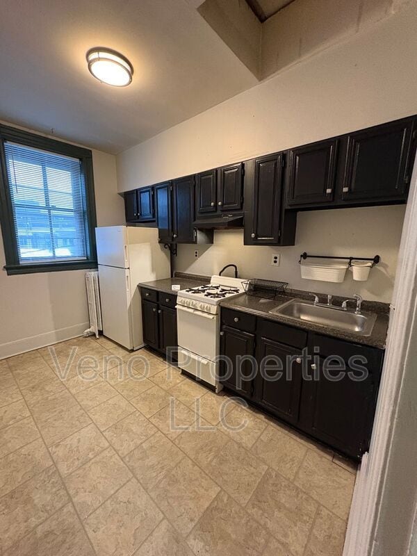 Photo - 594 Madison Ave