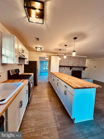 Photo - 16 W Marshall St