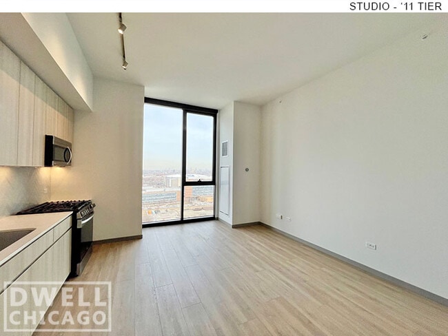 Photo - 503 S Damen Ave