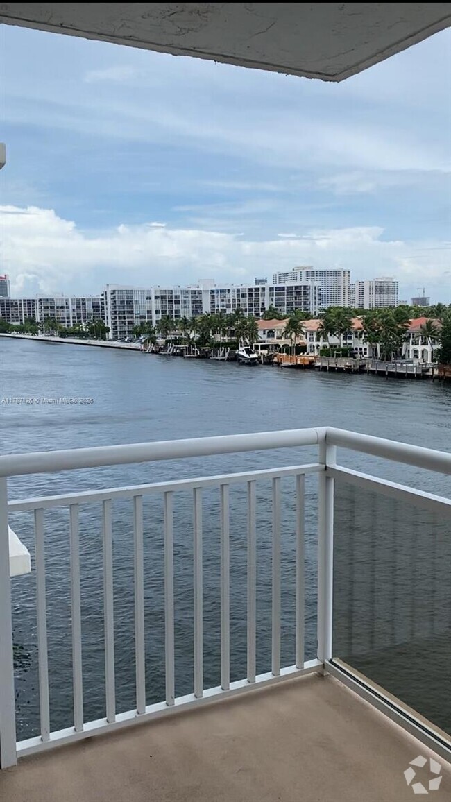 Building Photo - 1600 S Ocean Dr Unit 5A Rental