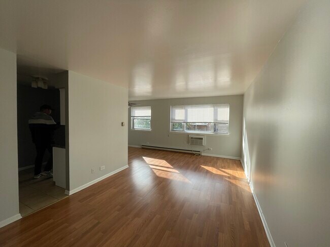 Photo - 5920 N Kenmore Ave Unidad 203