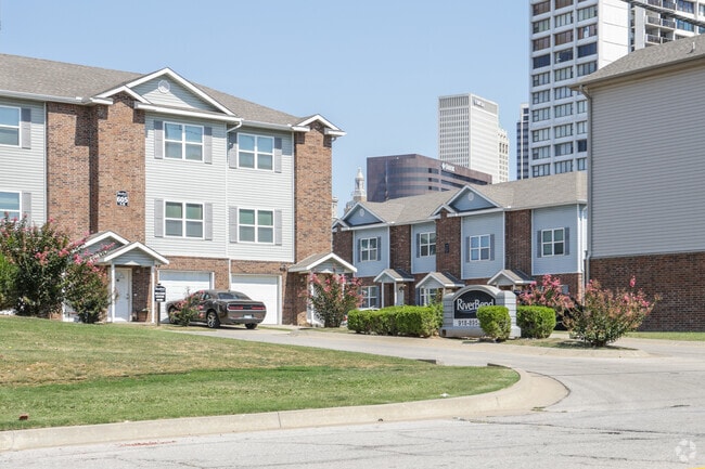 Entrada - Riverbend Gardens