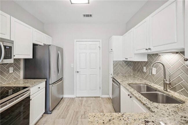 Photo - 7110 Woodland Ln