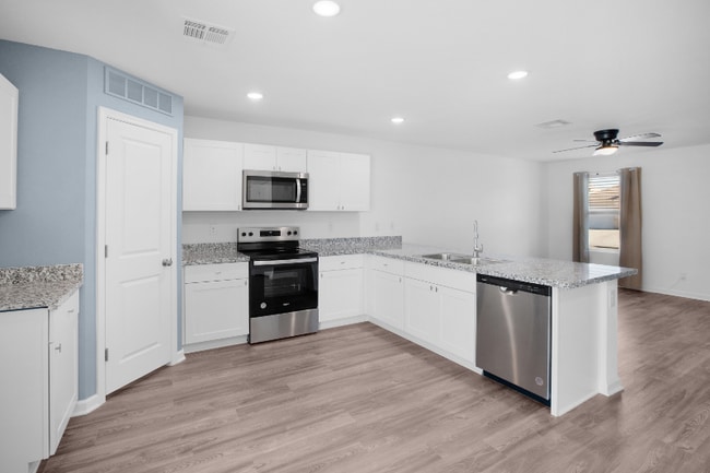 Photo - 5749 Club House Dr