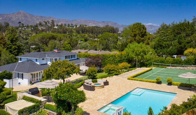 Building Photo - 743 Woodland Dr