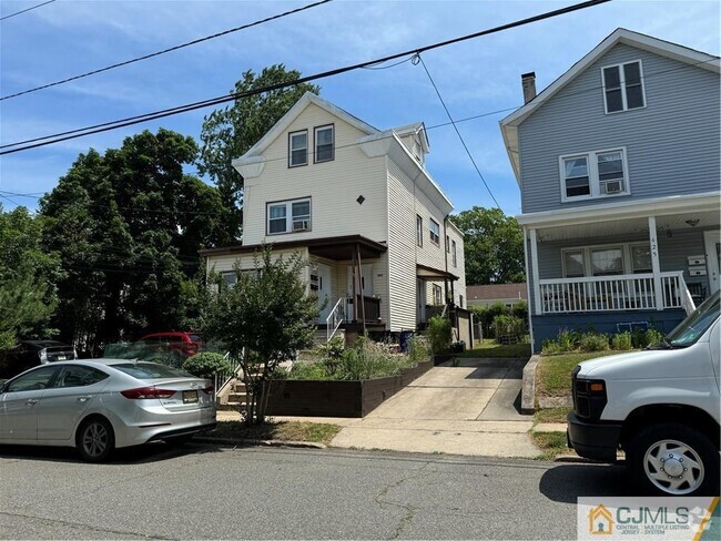 Building Photo - 423 Cedar Ave Unit 3 Rental