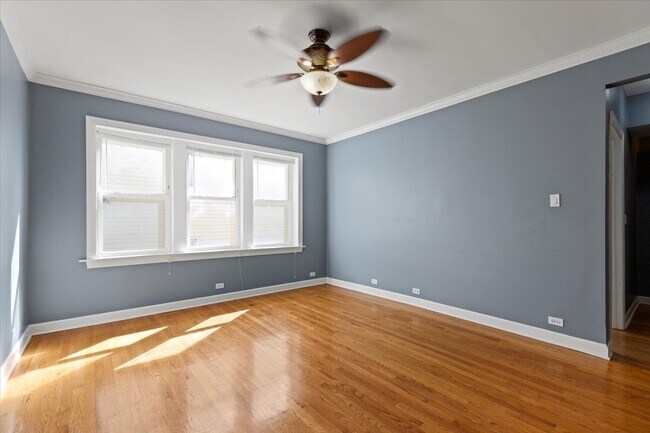 Building Photo - 3555 W Lyndale St Unit 1B Rental