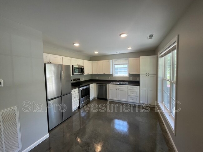 Photo - 146 Henry Rd Unidad B