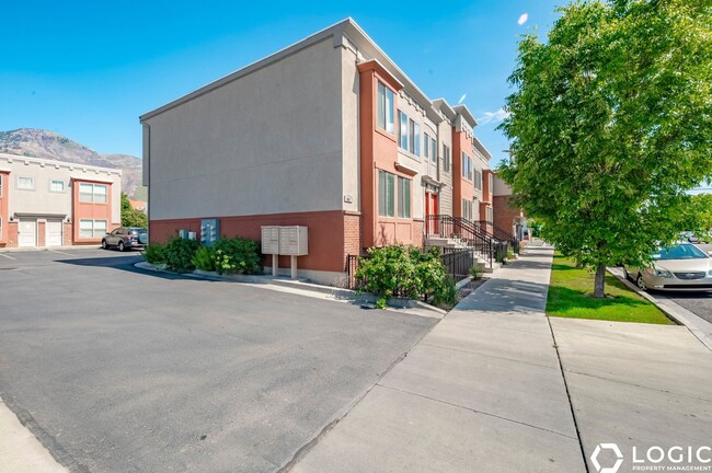 Building Photo - 491 S Freedom Blvd Unit 103