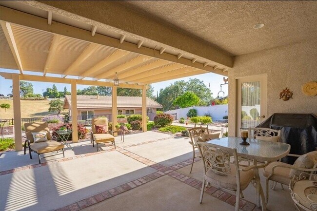 Photo - 758 Brahma St