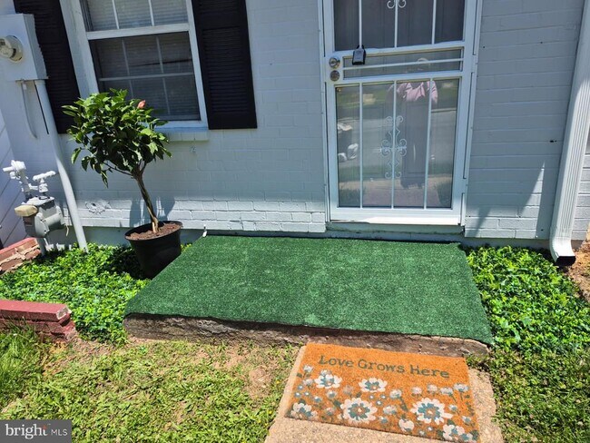 Photo - 1835 Village Green Dr