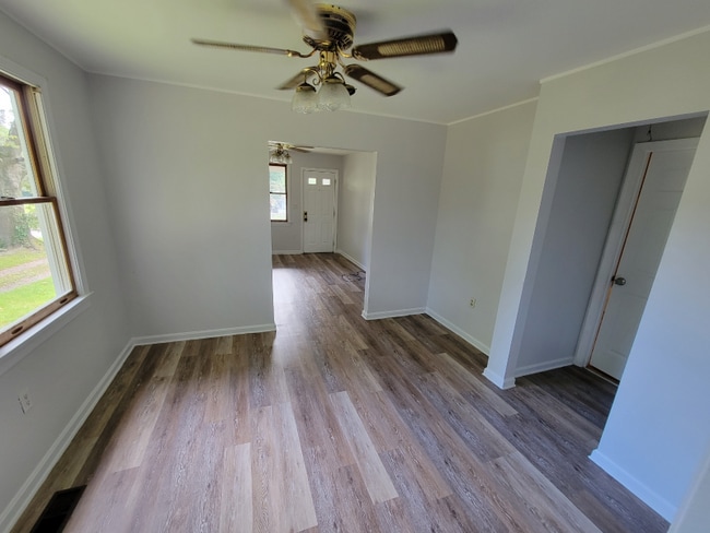 Photo - 1472 Berger St