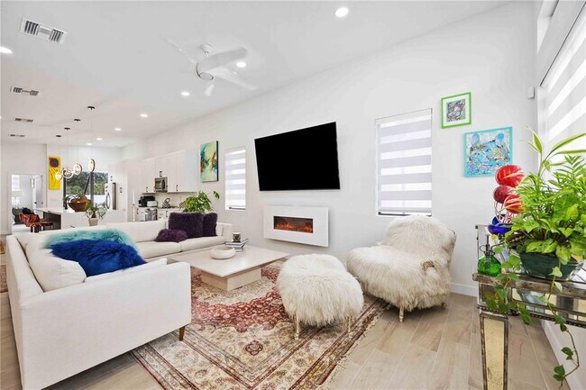 Photo - 7520 N Coolidge Ave