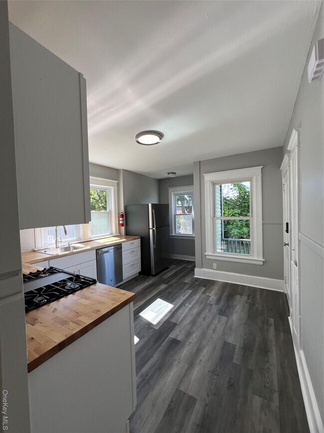 Photo - 46 Manitou Ave