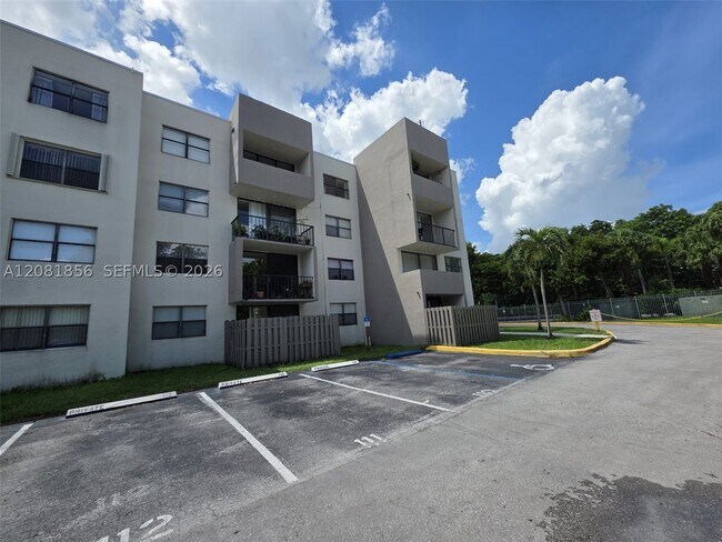 Building Photo - 8006 SW 149th Ave Unit D205