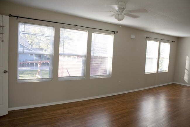 luz natural - 2534 Lipscomb St Unidad Blue Barn Coach House