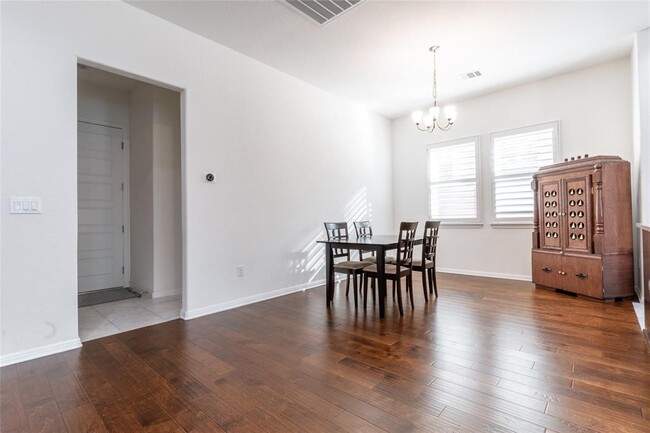 Photo - 2913 Zelma Dr