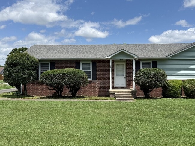 Photo - 3 Bedroom, 1.5 Bath in Great Location