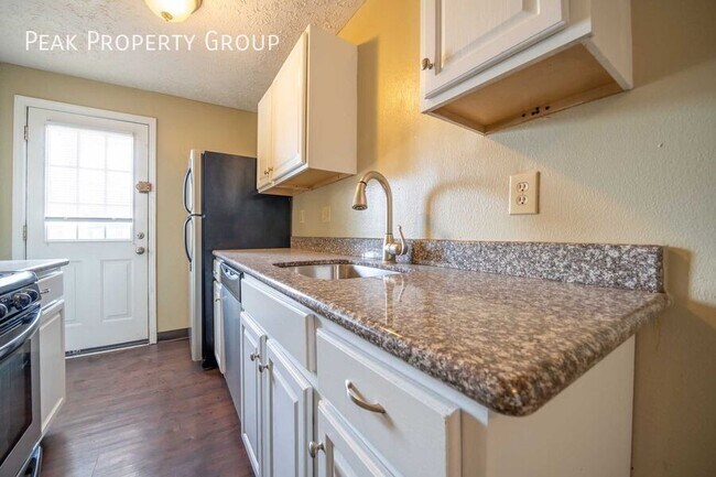 Building Photo - 424 E Mithoff St