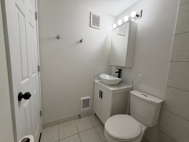 Photo - 6722 S Monroe St Unidad A
