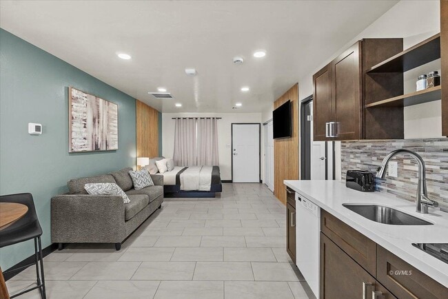 Photo - 1879 Peppertree Dr