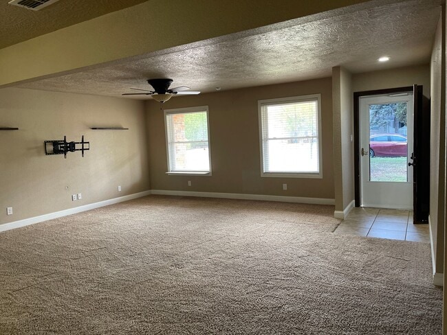 Photo - Beautiful 3 Bedroom Home, Zia School District!