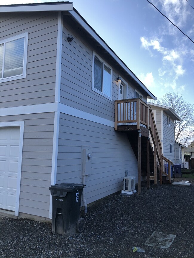 Building Photo - 7411 S Park Ave Unit B