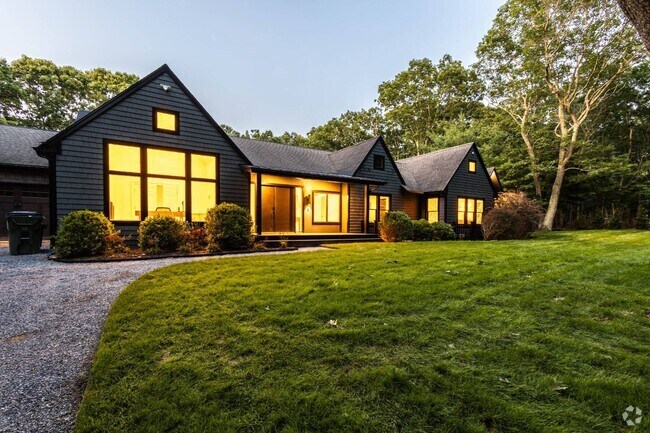 Building Photo - 500 Water Mill Towd Rd Rental