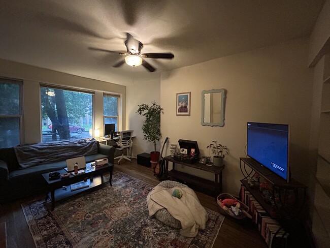 Building Photo - 2554 W Eastwood Ave Unit 1 Rental