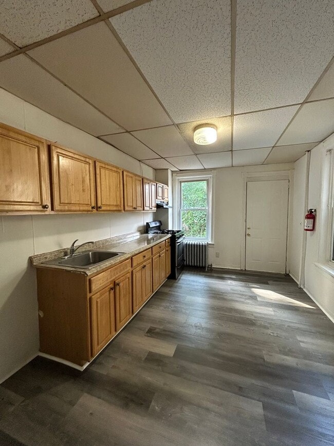 Building Photo - Large Colonial Home ready for you!