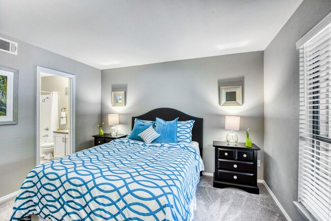 Photo - Lakes at Lincoln