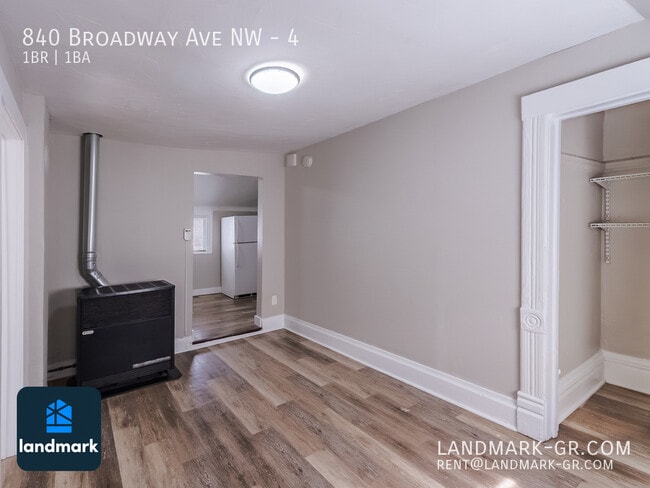 Photo - 840 Broadway Ave NW Unidad 4