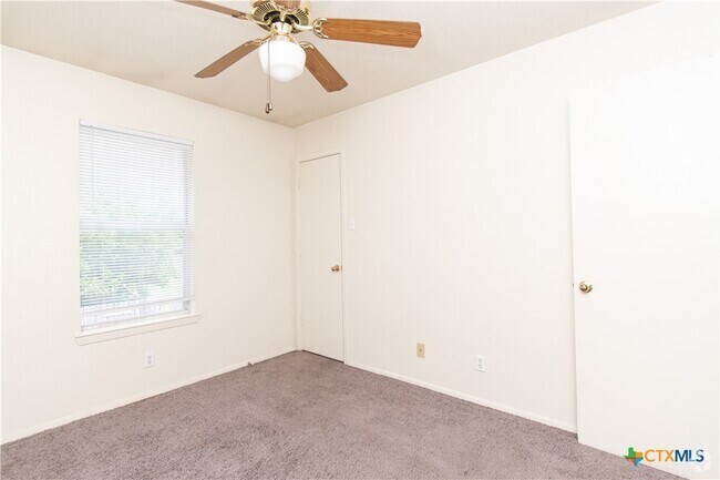 Building Photo - 2014 Cedarhill Dr Unit C Rental
