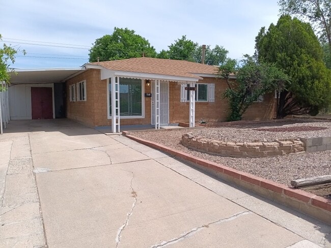 Cozy 4-bedroom, 2-bathroom home! Showings ... - Cozy 4-bedroom, 2-bathroom home! Showings ...