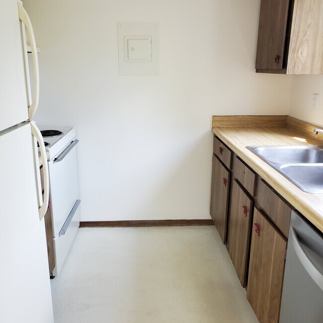 galley kitchen - 2609 Smithfield Dr Unit 2