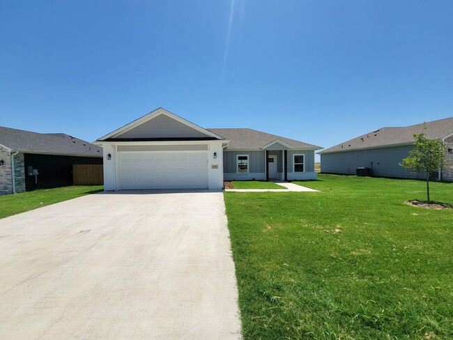 Brand New 3 BR / 2 BA Home in Corsicana! - Brand New 3 BR / 2 BA Home in Corsicana!