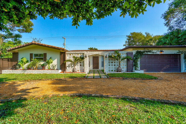 Building Photo - 711 SW 25th Pl Rental