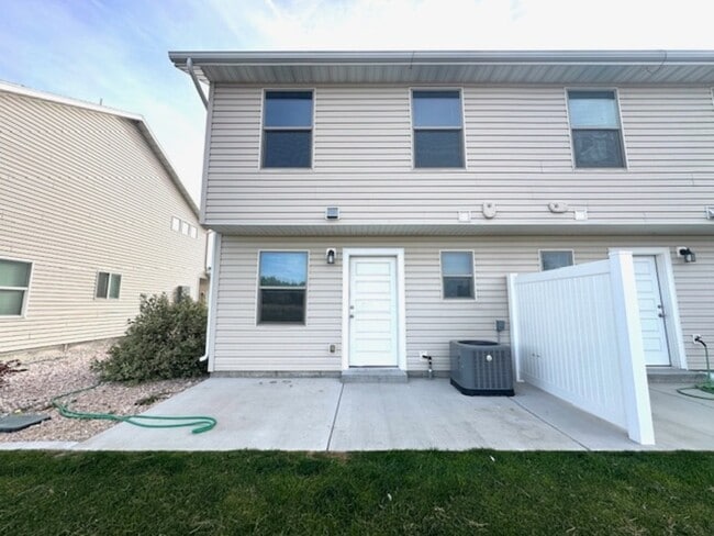 Photo - 385 480 W