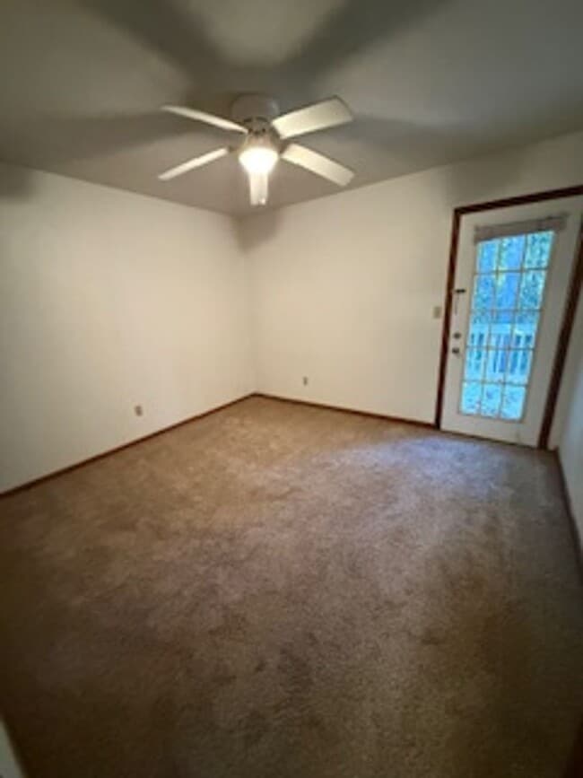 Photo - 112 Whetherbine Way W