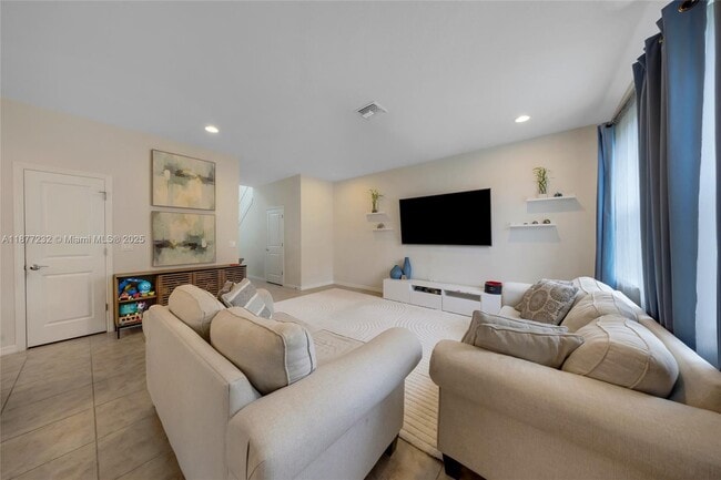 Photo - 932 Banyan Dr