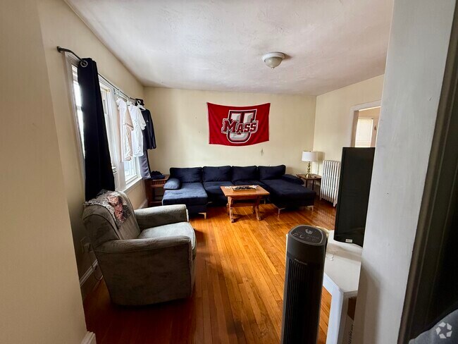 Building Photo - 127 Sydney St Unit 3 Rental