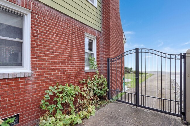 Building Photo - Beautiful Waterview Home on Chesapeake Ave. Contact Victoria Jenkins at (757) 525-7157 for more i...