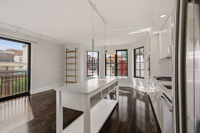 Building Photo - 1011 M St NW