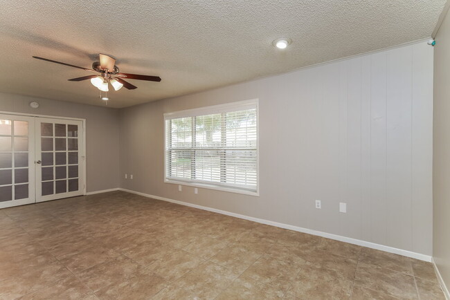Photo - 403 Blueberry Dr
