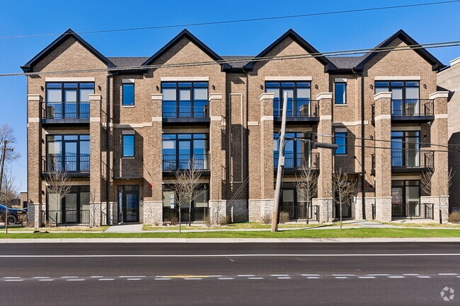 Building Photo - 770 E Irving Park Rd Unit 2E Rental